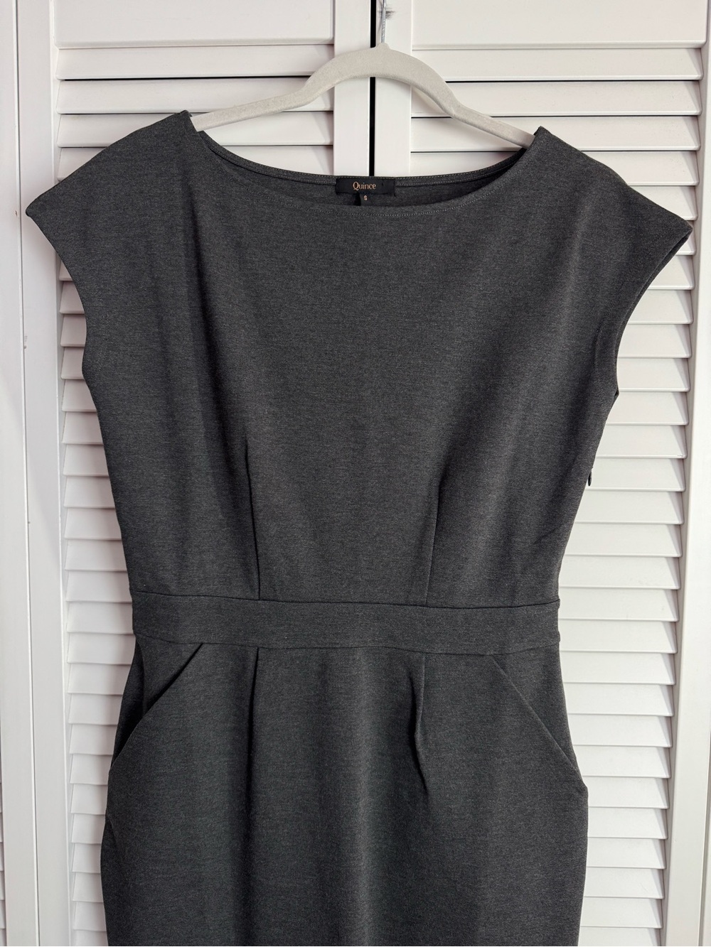 Quince Ultra-Stretch Ponte Cap Sleeve Mini Dress Charcoal Career Small - Picture 3 of 10